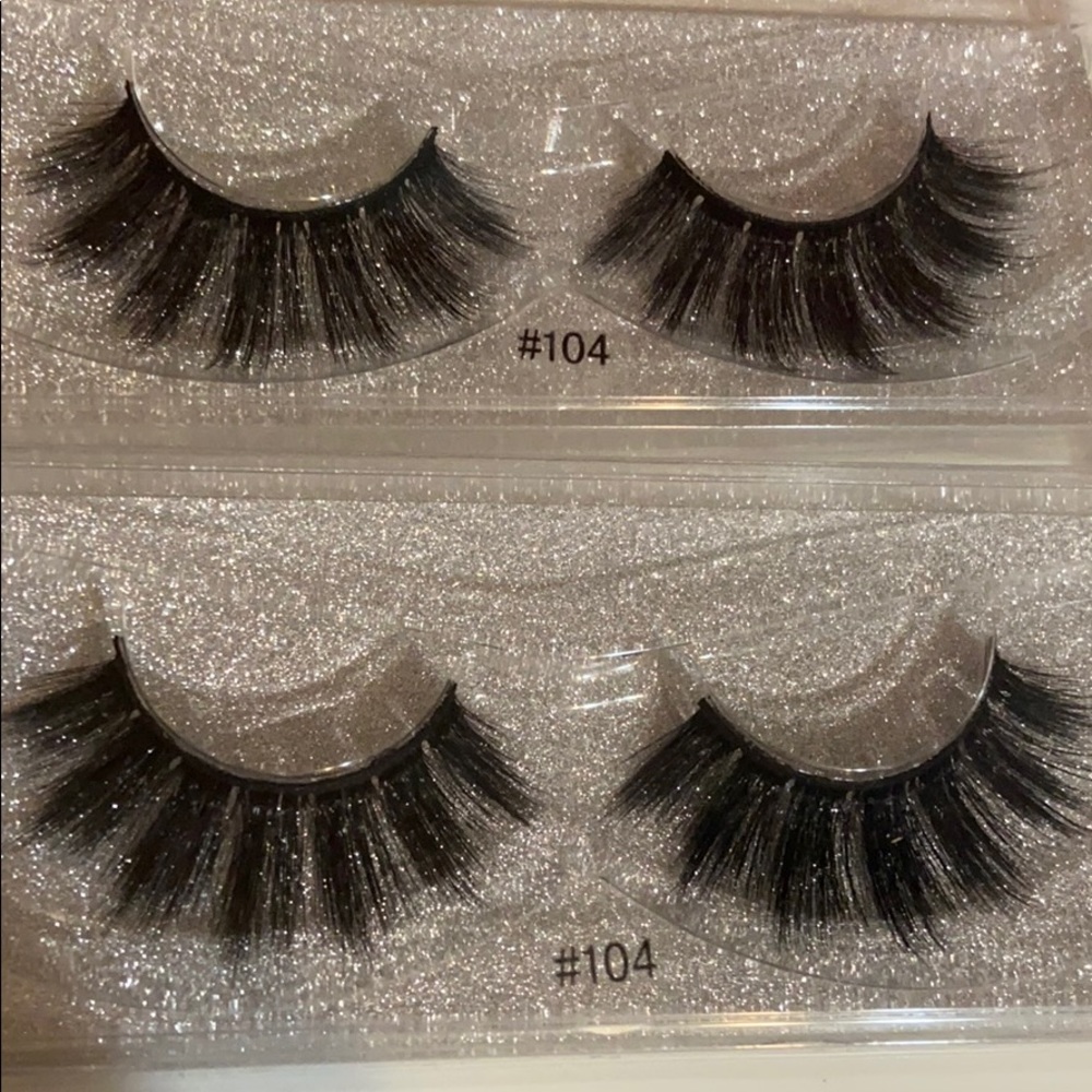 LASHES - Picture 2 of 2